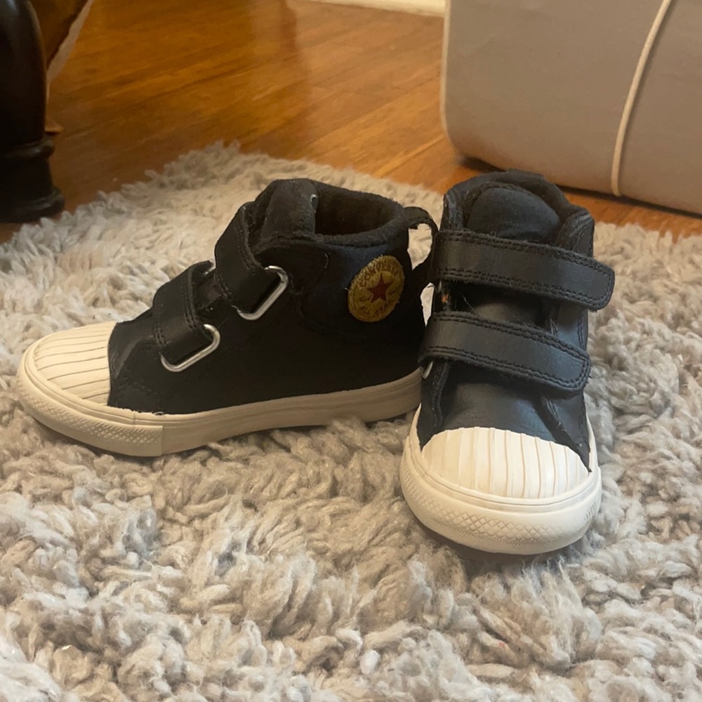 Toddler size 9 converse leather high top